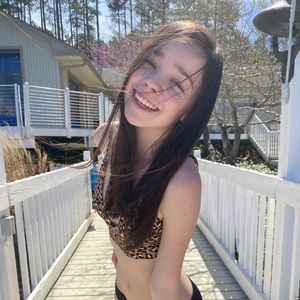 Meet your Posher, Caroline